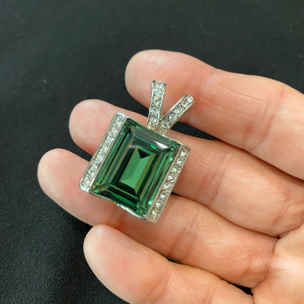 Stunning green stone pendant